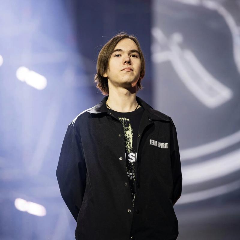 LoL Esports官方推特：这些年来，Faker和他的队友们