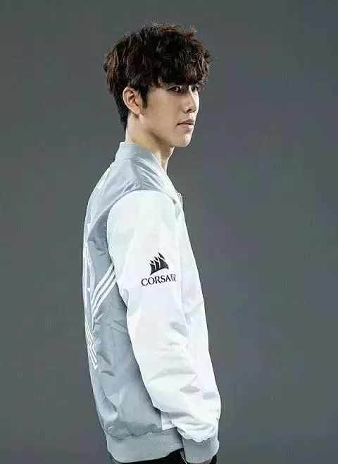 目前T1以7-1位列LCK联赛榜首，GEN和LSB都是6-2 Oner也以600点的POG点数来到排行榜第一名